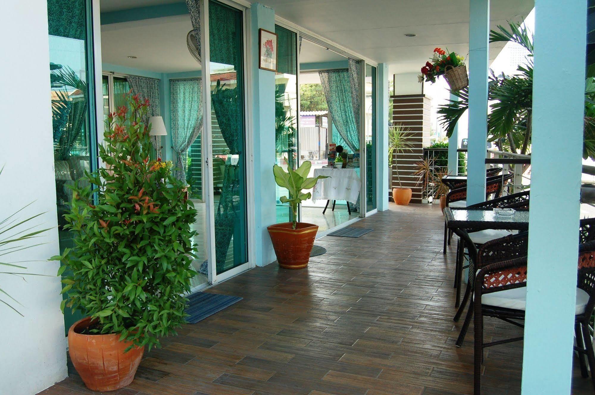 The Circle Residence Jomtien Beach Exterior photo