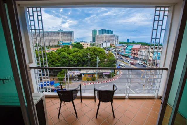 The Circle Residence Jomtien Beach Exterior photo