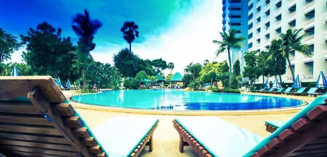 The Circle Residence Jomtien Beach Exterior photo